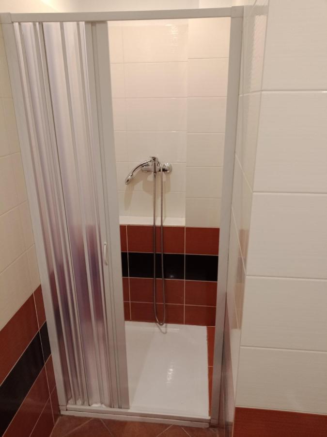 Apartman Obecni Hostinec Provodov (Hradec Kralove) ภายนอก รูปภาพ