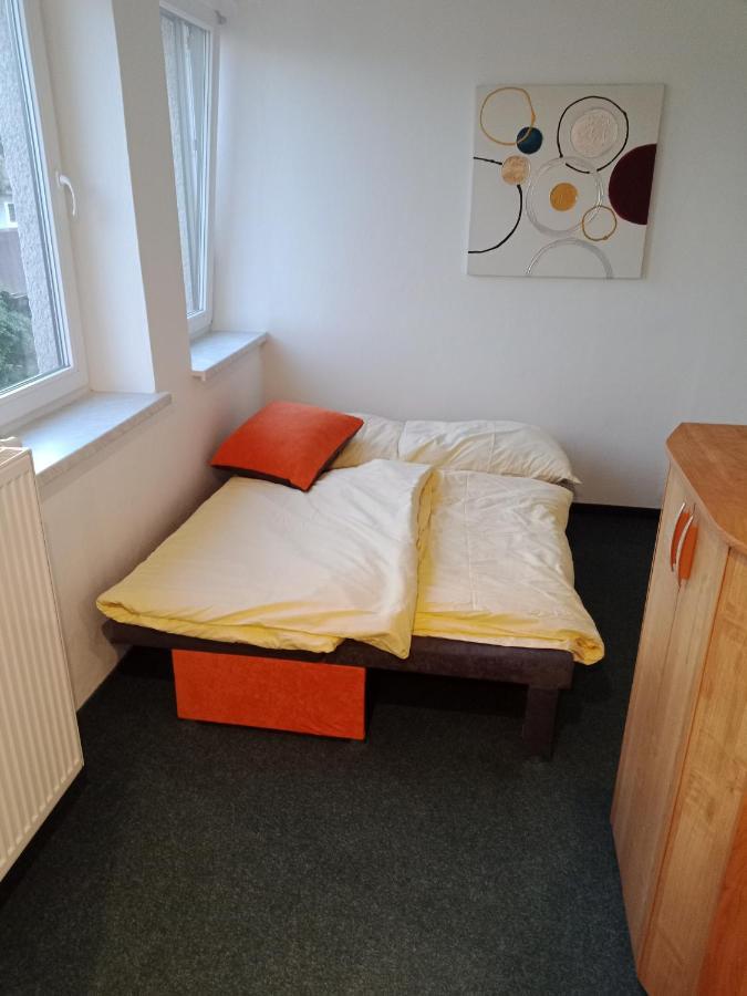 Apartman Obecni Hostinec Provodov (Hradec Kralove) ภายนอก รูปภาพ