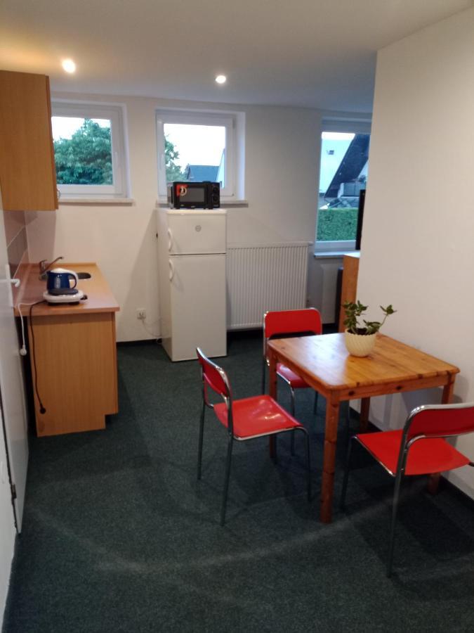 Apartman Obecni Hostinec Provodov (Hradec Kralove) ภายนอก รูปภาพ
